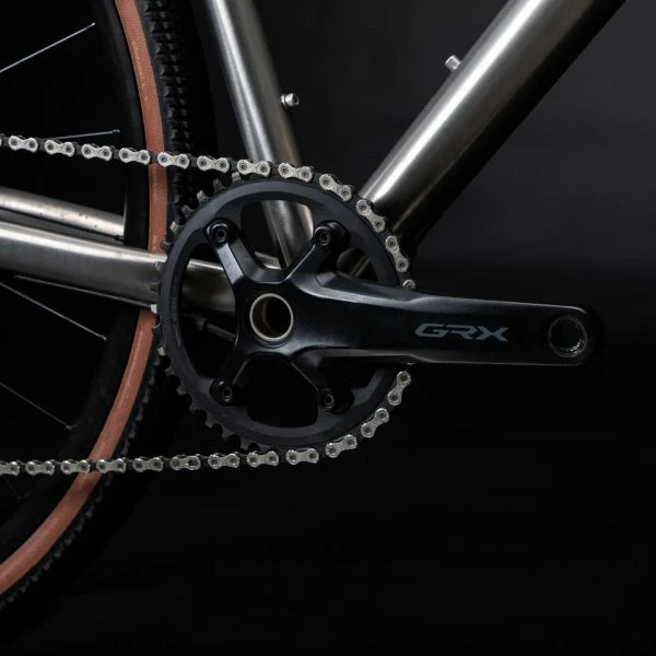 VELO GRAVEL TRIBAN GRVL 900 HOMME CADRE TITANE SHIMANO GRX â Image 4