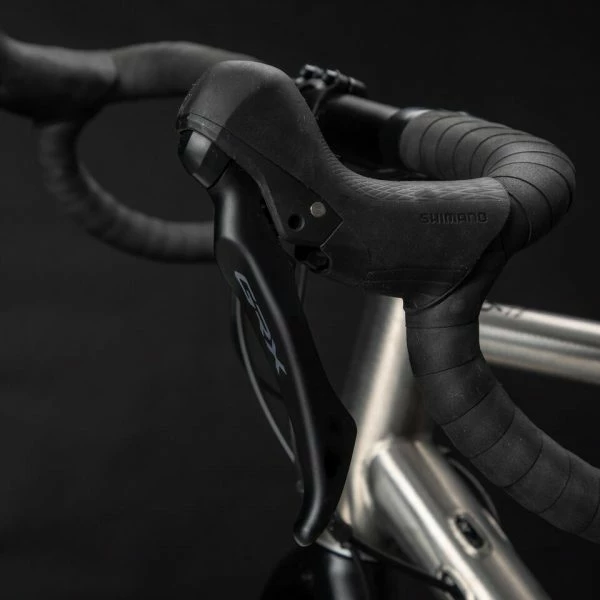 VELO TRIBAN GRAVEL GRVL 900 FEMME CADRE TITANE SHIMANO GRX â Image 5